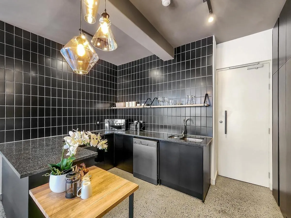 Apartment Modern, Secure, Spacious, L/Shedding Free-Pool Cape Town